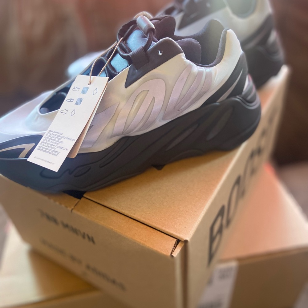 Yeezy 700MnVn
